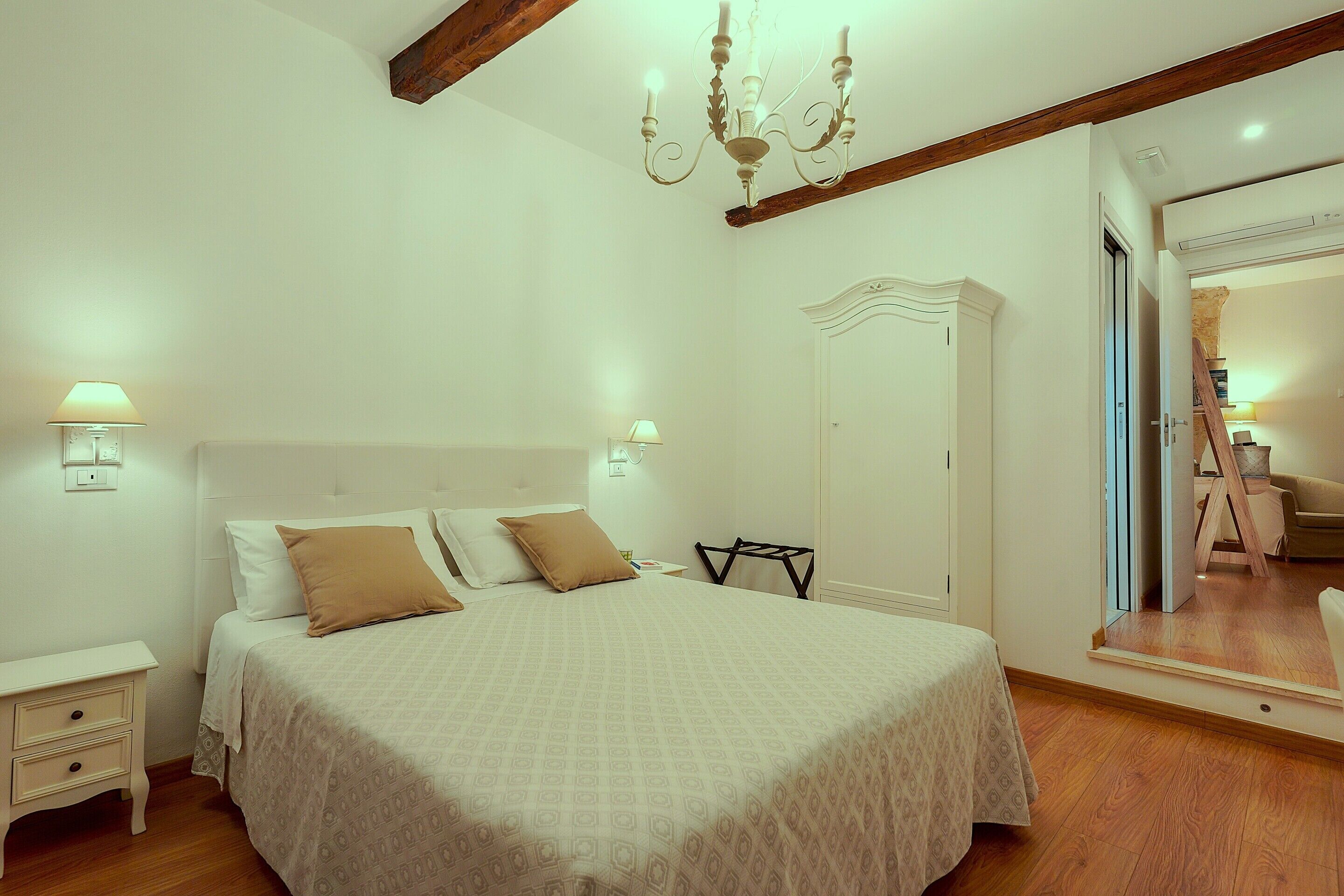 Comfort Double or Twin Room, Ensuite, City View | 1 bedroom, memory foam beds, free minibar items, desk