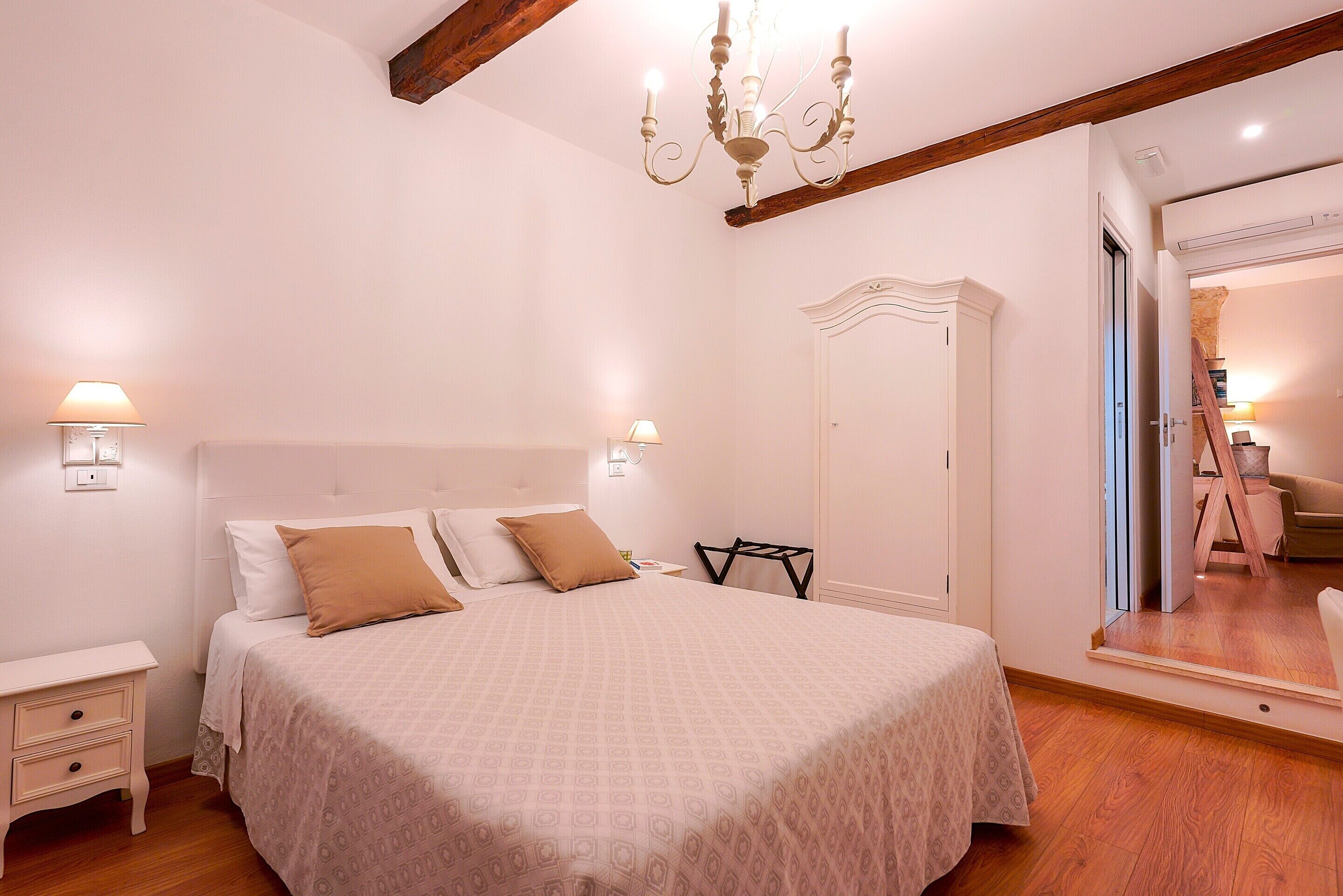 Comfort Double or Twin Room, Ensuite, City View | 1 bedroom, memory foam beds, free minibar items, desk