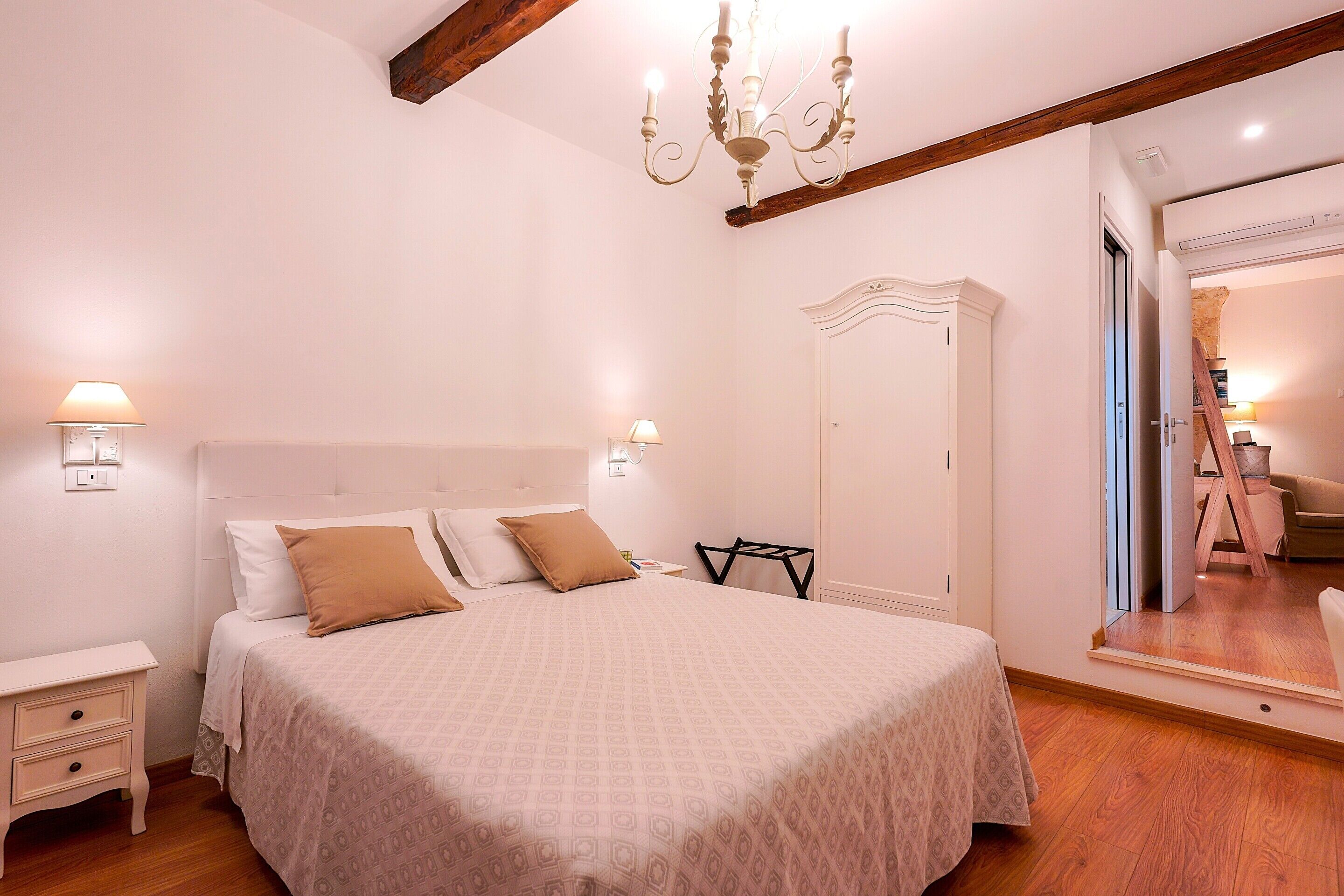 Comfort Double or Twin Room, Ensuite, City View | 1 bedroom, memory foam beds, free minibar items, desk