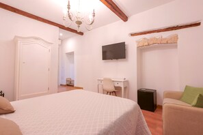 컴포트 더블룸 또는 트윈룸, 앙스위트, 시내 전망 | 1 개의 침실, 메모리폼 침대, 무료 미니바 품목, 책상