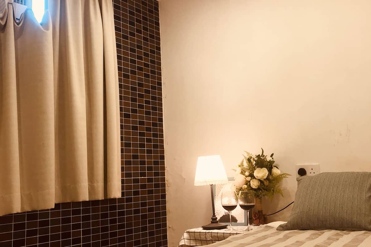 Single Room | Iron/ironing board, free WiFi, bed sheets