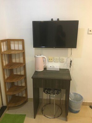 Doppelzimmer, 1 Doppelbett | Bügeleisen/Bügelbrett, kostenloses WLAN, Bettwäsche