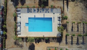 Seasonal outdoor pool - Miluna (Hormigos)