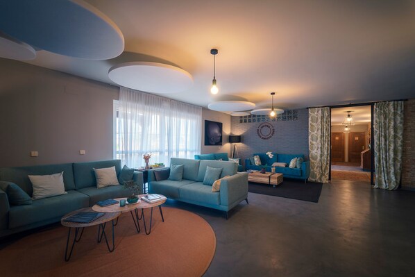 Lobby sitting area - Miluna (Hormigos)