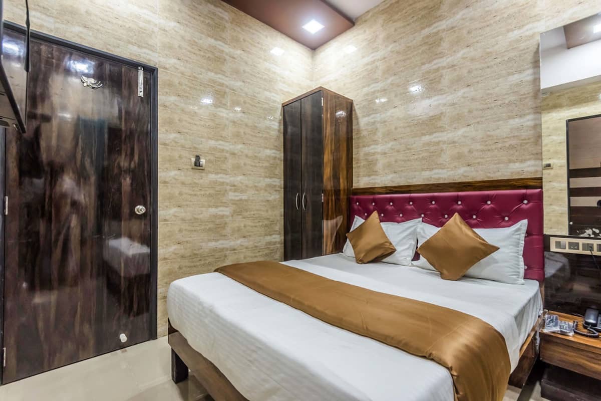 Premium bedding, rollaway beds, free WiFi