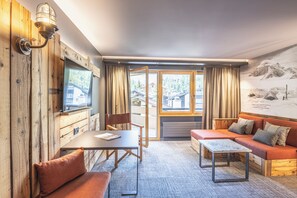 Superior Double Room | In-room safe, desk, cribs/infant beds, free WiFi - Hotel Basecamp (Zermatt)