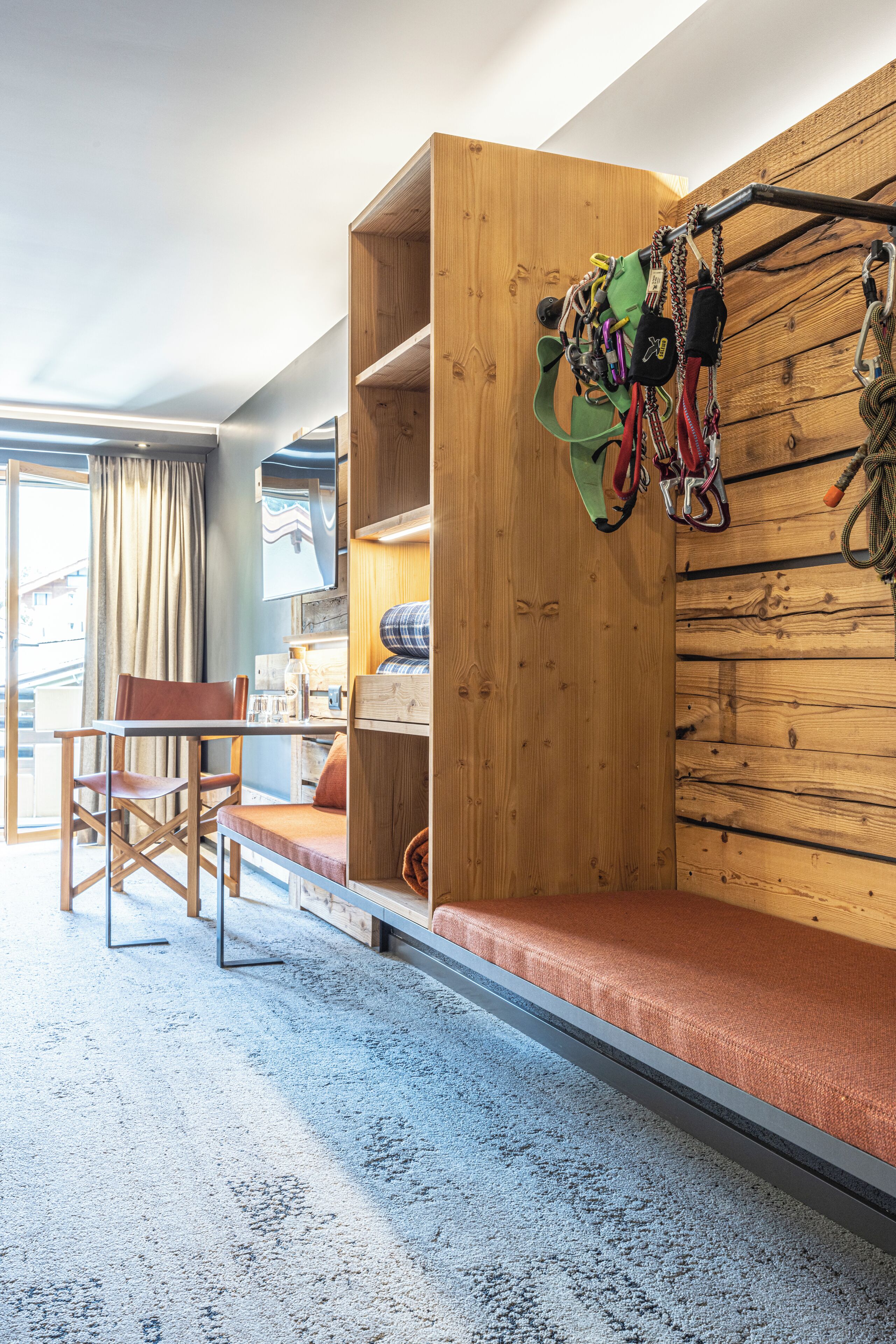 standard quadruple room | 1 bedroom, in-room safe, desk, cots/infant beds