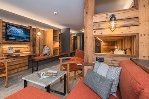 Standard Quadruple Room | In-room safe, desk, cribs/infant beds, free WiFi