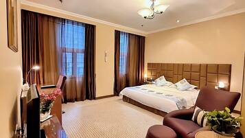 Habitación Business doble | Caja fuerte, tabla de planchar con plancha, wifi gratis y ropa de cama