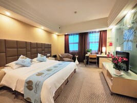 Senior Double Room | In-room safe, iron/ironing board, free WiFi, bed sheets
