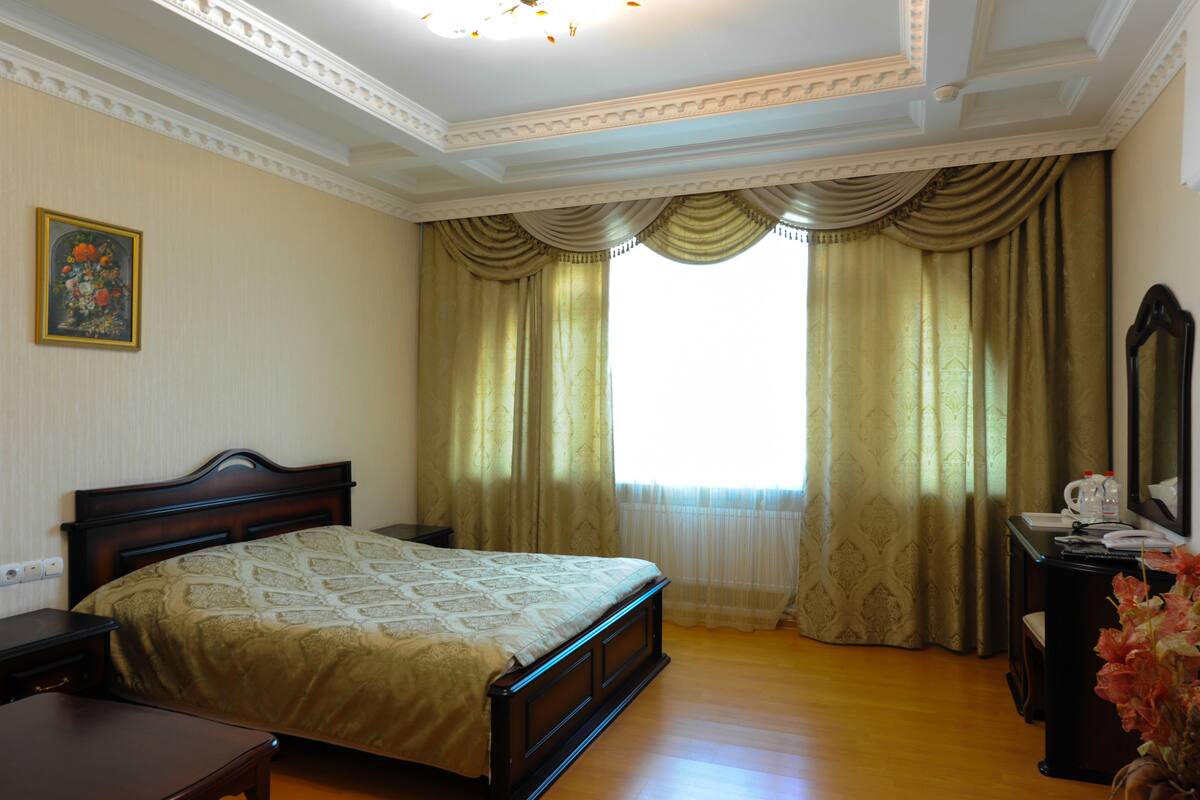 Junior Suite | 1 bedroom, premium bedding, in-room safe, iron/ironing board