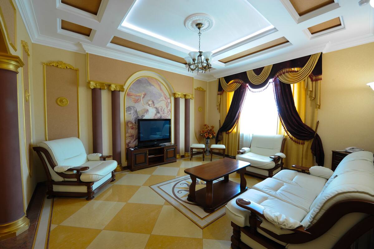 Executive Suite | Living area | Flat-screen TV