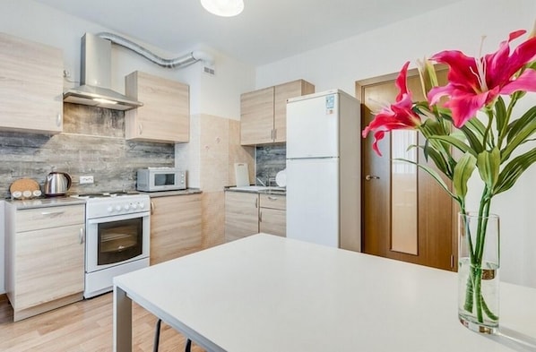 Apartment | Private kitchen | Full-sized fridge, microwave, stovetop, coffee/tea maker
