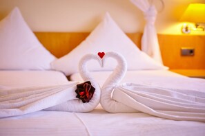 Deluxe Double Room, Balcony | Desk, free WiFi, bed sheets - Hotel Restaurant Café Harzparadies (Harztor)