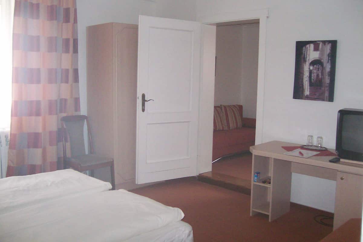 Chambre Familiale | Bureau, Wi-Fi gratuit, draps fournis