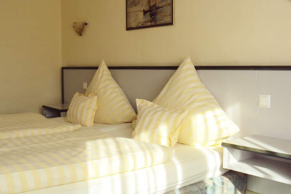 Chambre Double | Bureau, Wi-Fi gratuit, draps fournis