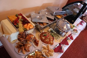 Free daily buffet breakfast - Villa Kastel (Povljana)
