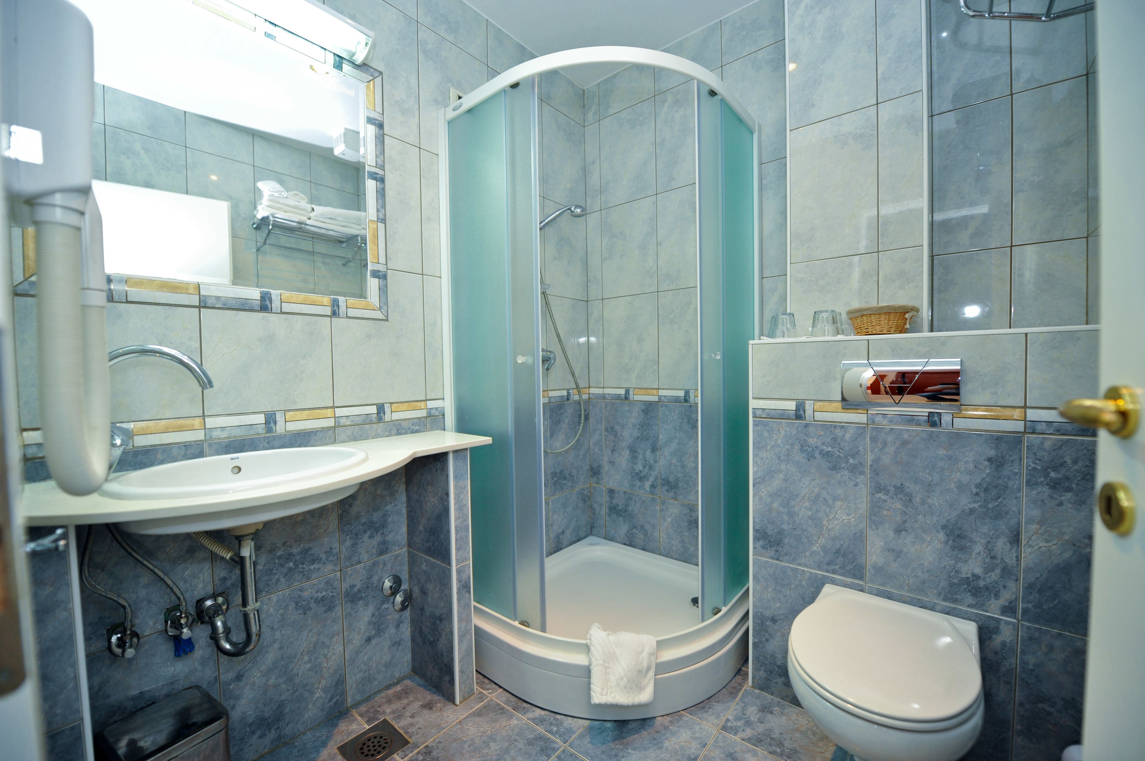 panoramic suite, 1 bedroom, sea view | bathroom | shower, free toiletries, hair dryer, towels