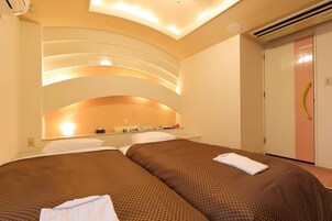 x Twin Room, Non Smoking (with Free Parking) | Free WiFi