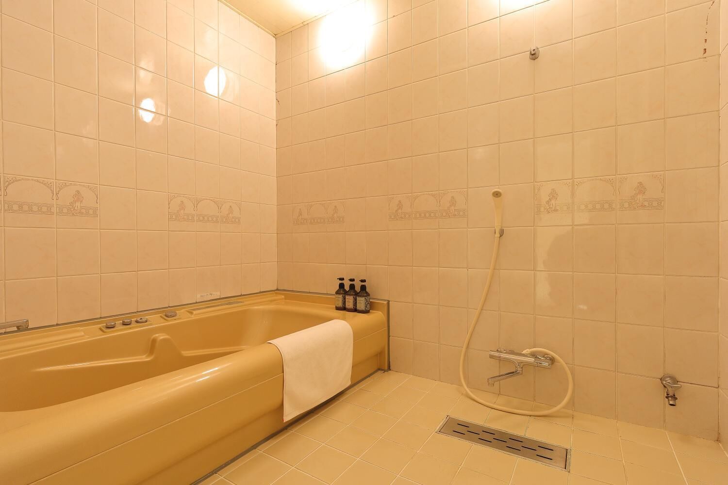 twin room, non smoking | bathroom | free toiletries, hair dryer, slippers, electronic bidet
