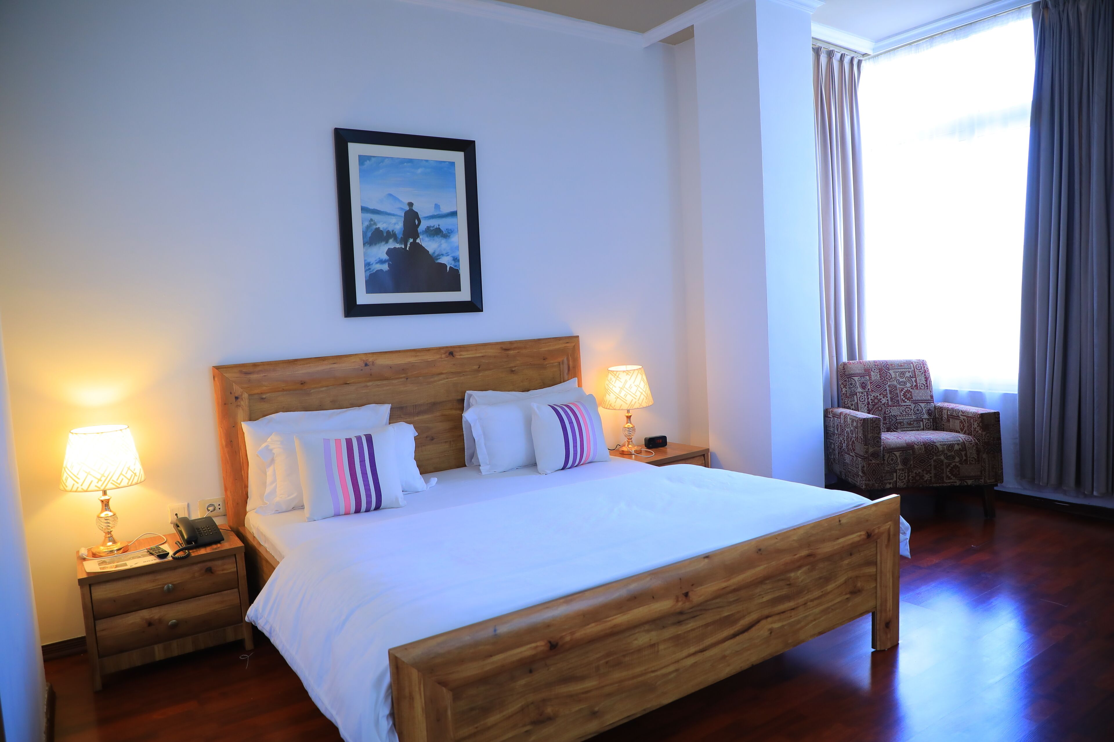 Habitación de lujo | 1 dormitorio, caja fuerte, escritorio