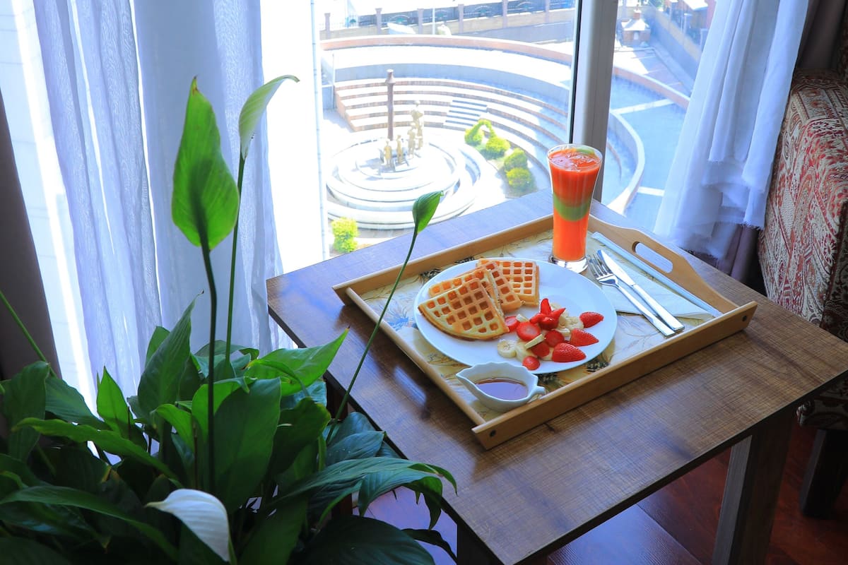 Deluxe Suite | 1 bedroom, in-room safe, desk, laptop workspace