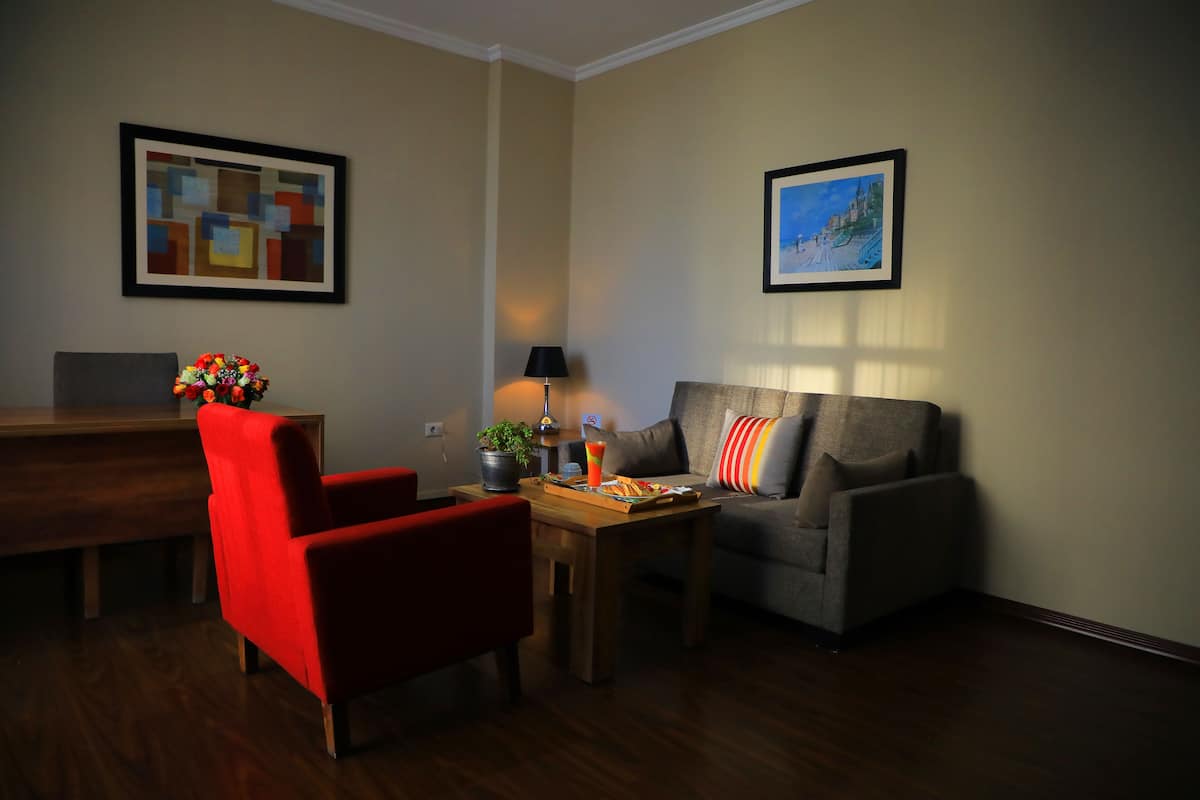 Double Room | 1 bedroom, in-room safe, desk, laptop workspace