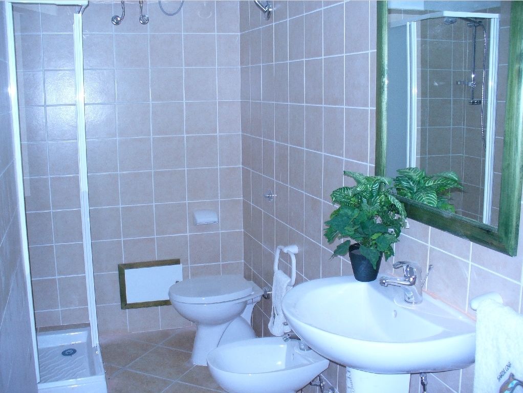 Doccia, set di cortesia gratuito, asciugacapelli, bidet
