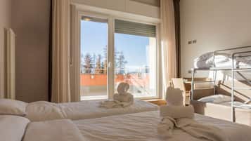 Chambre Quadruple | Coffres-forts dans les chambres, bureau, chambres insonorisées