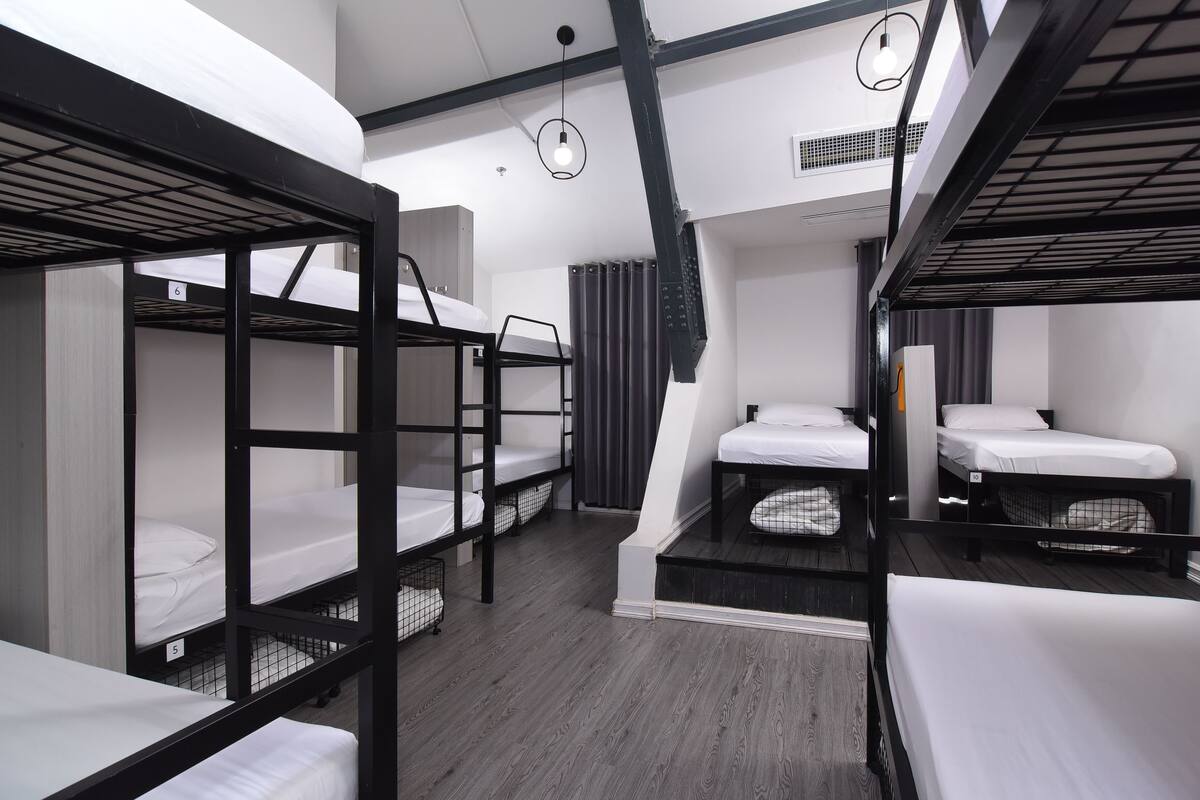 WiFi (free), bed sheets