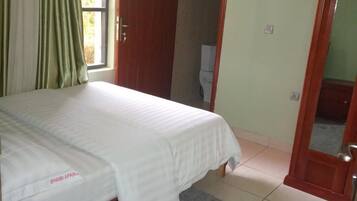 2 camere, una scrivania, letti aggiuntivi gratuiti, Wi-Fi gratuito