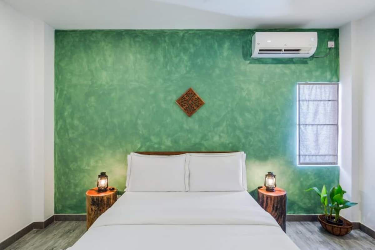 premium bedding, iron/ironing board, bed sheets