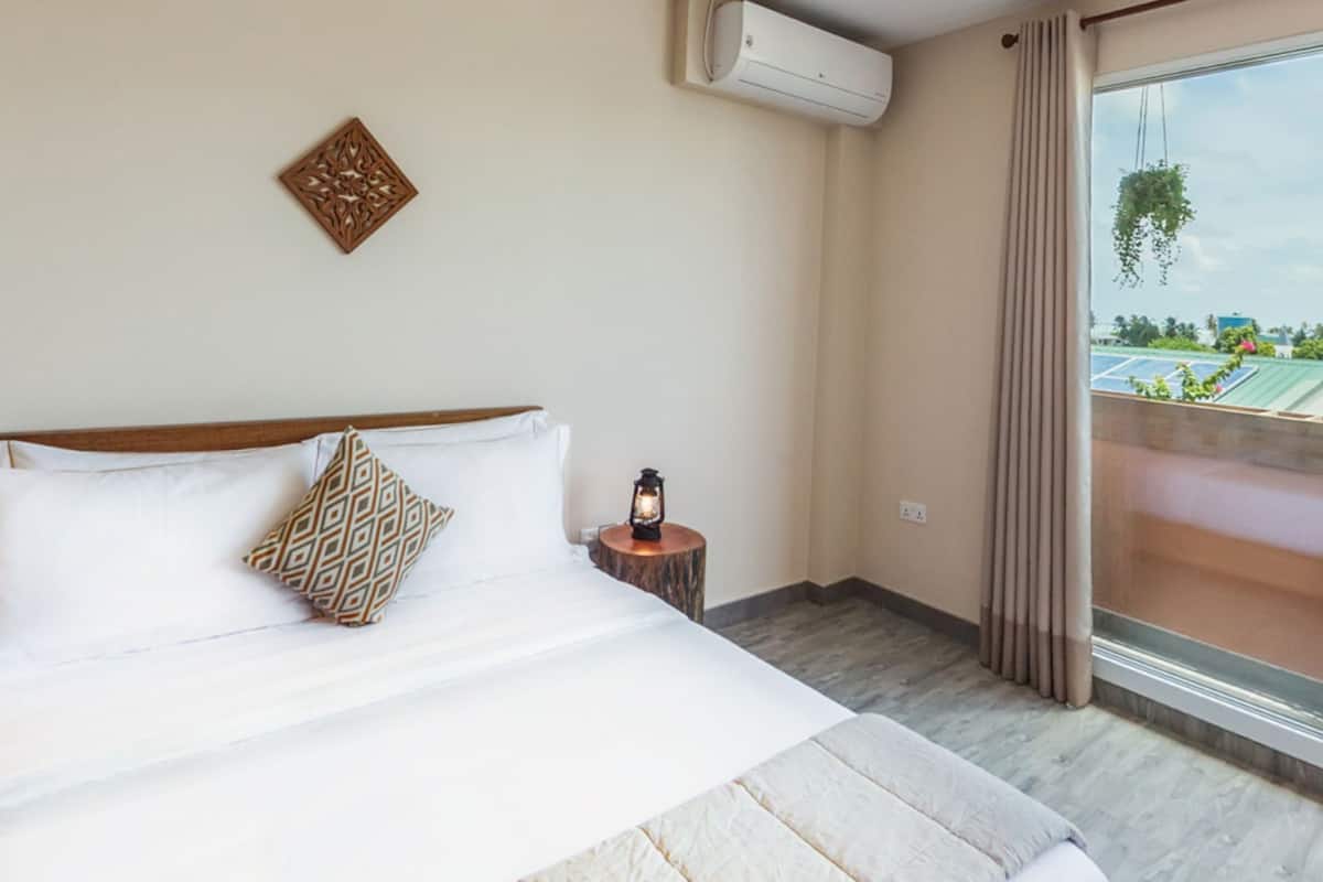 premium bedding, iron/ironing board, bed sheets