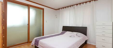 Room (1) | Iron/ironing board, free WiFi