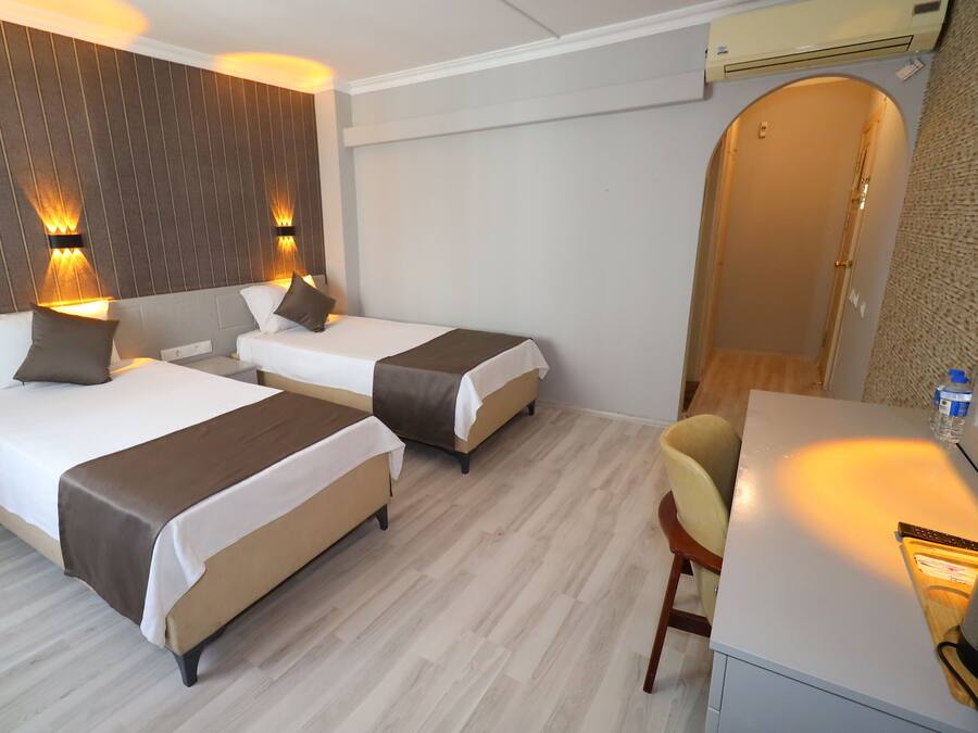 Standard Room | Premium bedding, in-room safe, laptop workspace, soundproofing