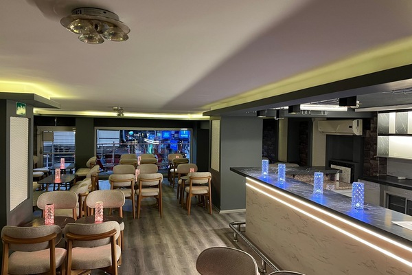 Lobby lounge