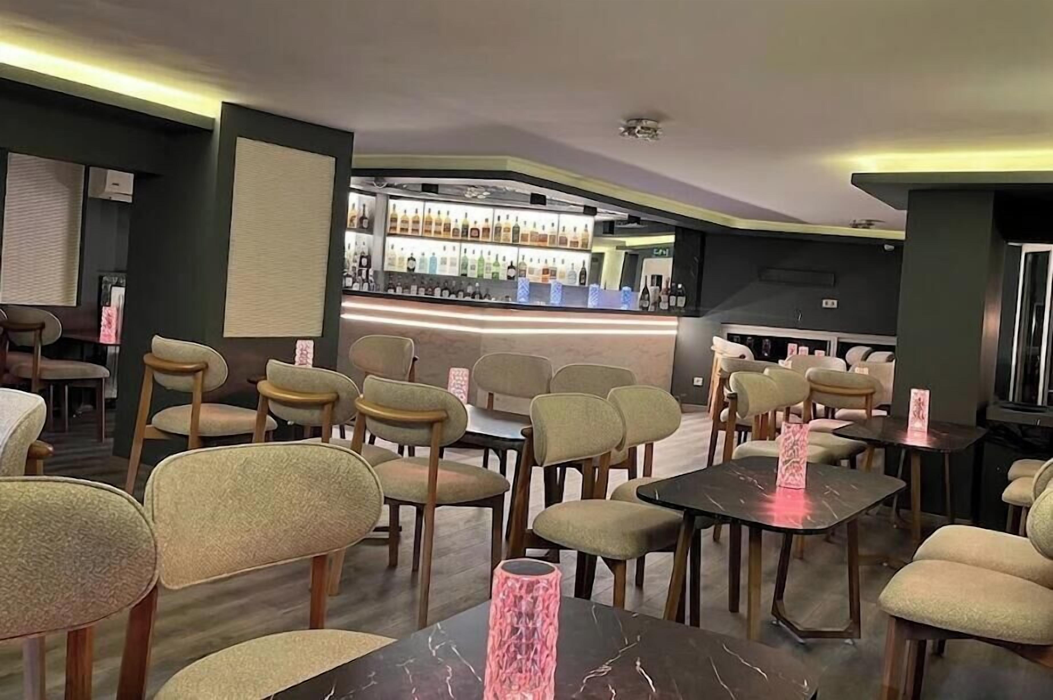 Lobby lounge