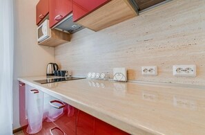 Apartment | Eigene Küche | Großer Kühlschrank, Mikrowelle, Kochgeschirr/Geschirr/Besteck