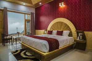 Premium bedding, memory foam beds, desk, iron/ironing board - Mountain View Resort (Kandaghat)