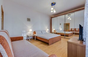 Departamento | 1 habitación, escritorio, tabla de planchar con plancha y wifi gratis 