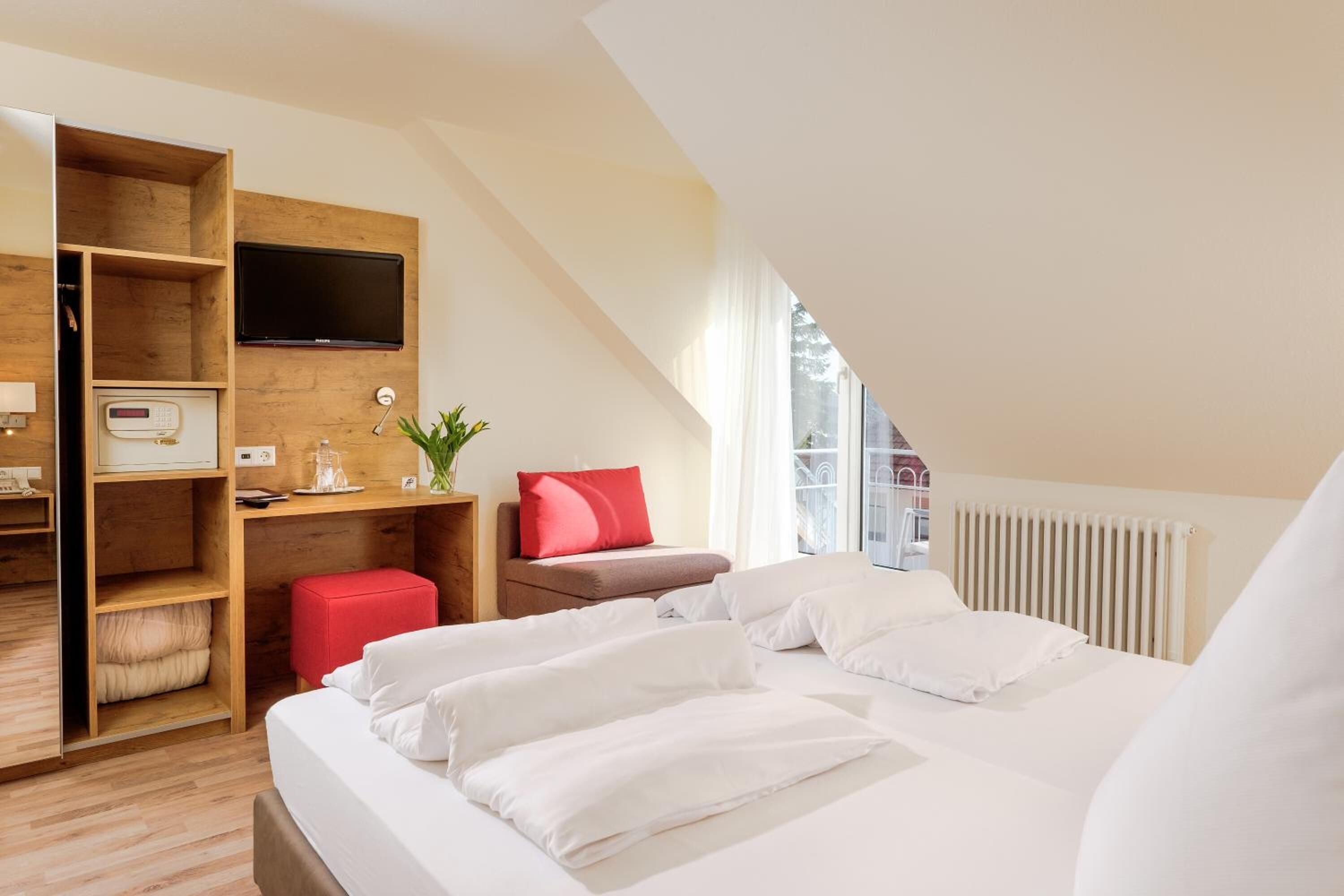 1 bedroom, in-room safe, desk, free wifi