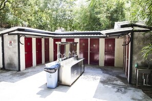 Bathroom - Saiyuen (Cheung Chau)