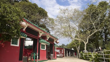 Pintu masuk properti