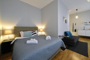 In-room safe, iron/ironing board, free WiFi - Premium Zagreb Delux Suite and Rooms (Zagreb)
