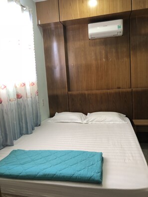Tweepersoonskamer | Een minibar, een bureau, gratis wifi