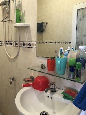Bathroom - Thai Minh Hostel (Nha Trang)