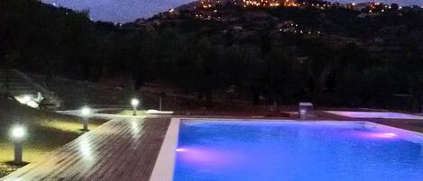 Piscine extérieure (ouverte en saison)