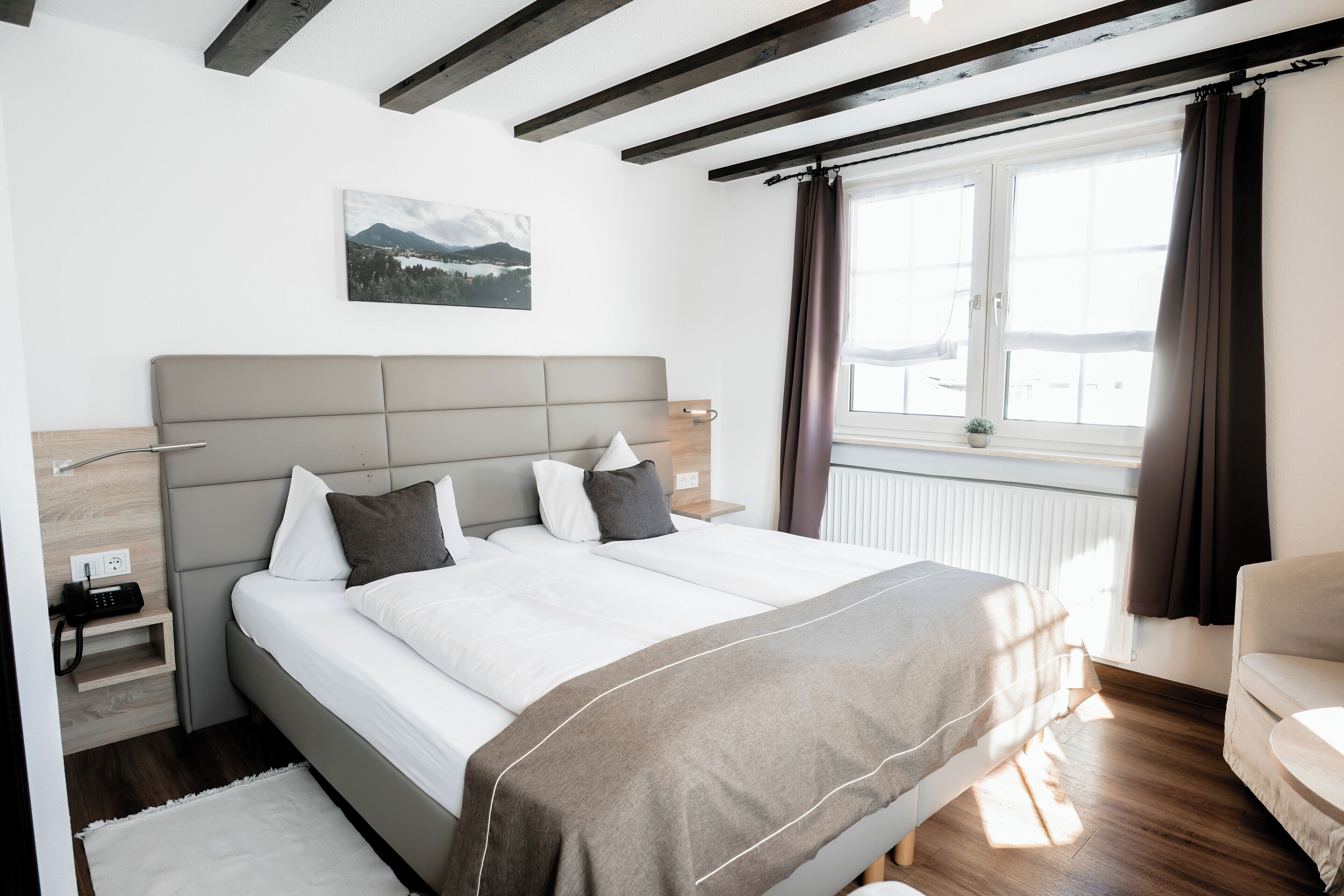 standard double room | living area | plasma tv