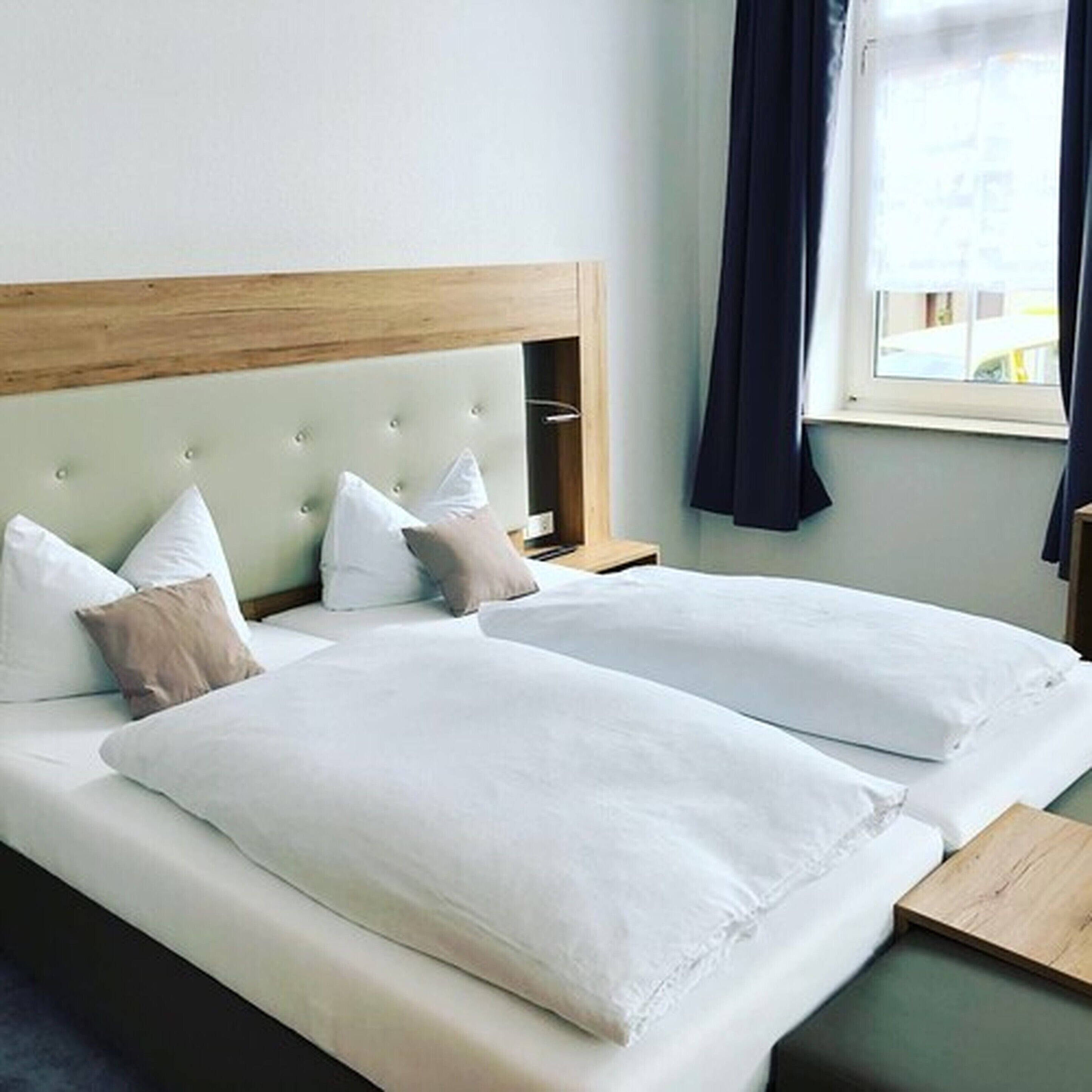 deluxe double room | 1 bedroom, hypo-allergenic bedding, desk, blackout curtains