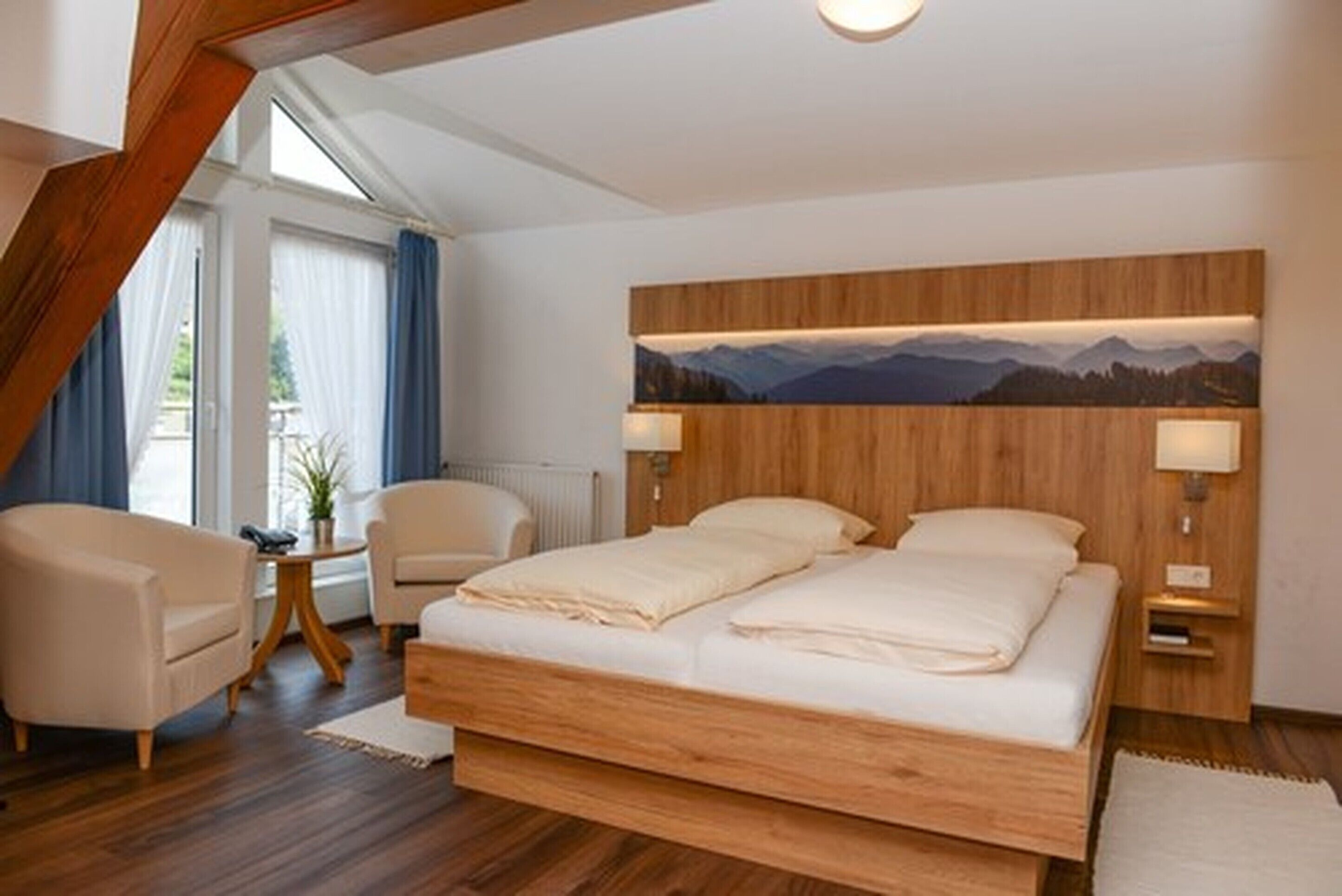 standard double room | 1 bedroom, hypo-allergenic bedding, desk, blackout curtains